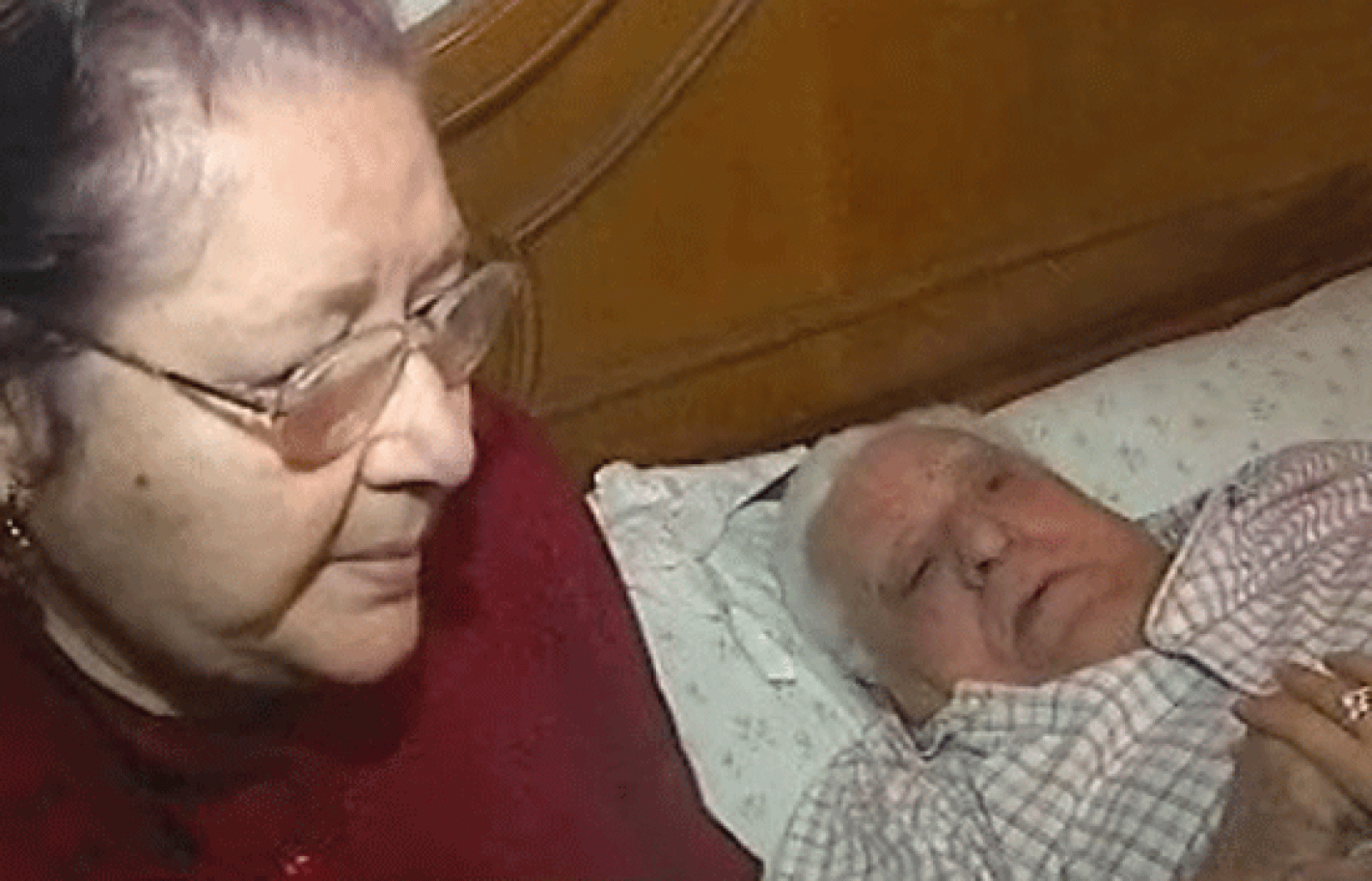 España Directo - Desahuciados por su hijo | Ver