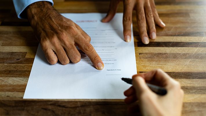 Telediario 1 - Hipotecas: Gobierno, banca y asociaciones de usuarios se reúnen para abordar las ayudas