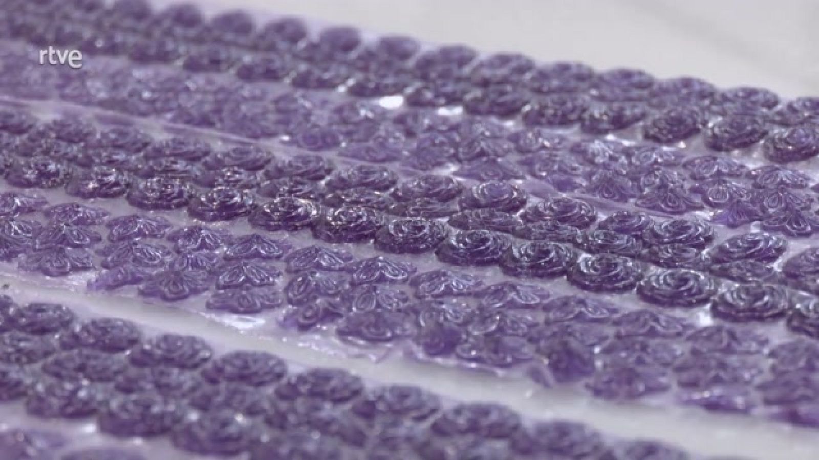 Así se preparan los tradicionales caramelos de violeta - Ahora o nunca | Ver