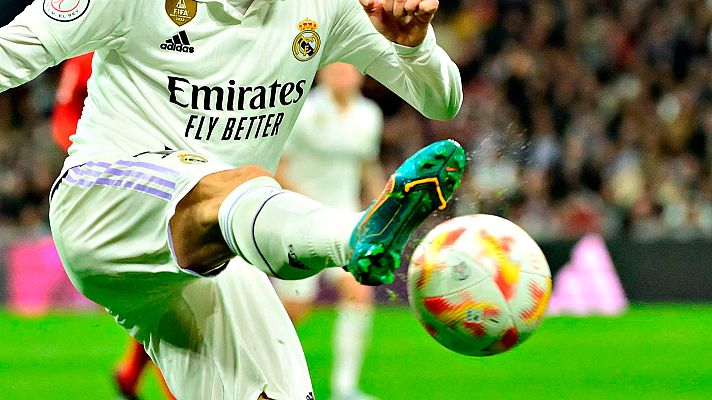 Telediario Fin de Semana - El golpeo con el exterior es sinónimo de belleza en el fútbol