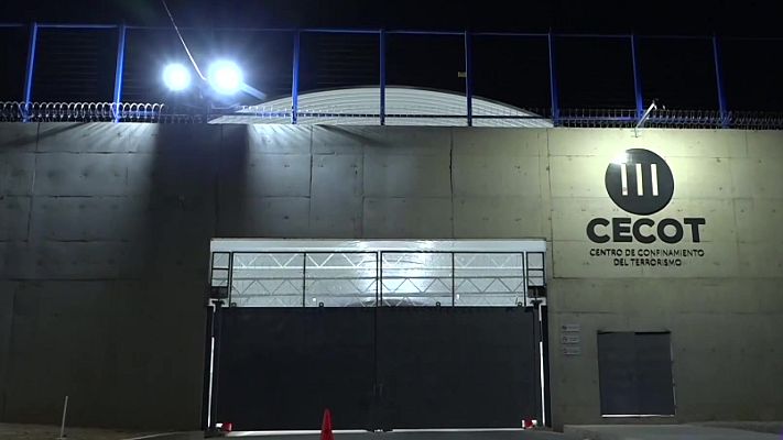 Telediario 1 - El Salvador defiende su nueva megacárcel como "un monumento a la justicia"