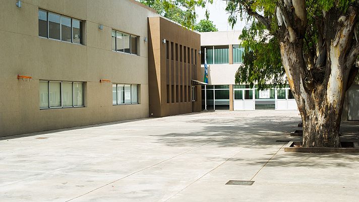 Telediario 1 - Investigan una presunta agresión sexual en un instituto