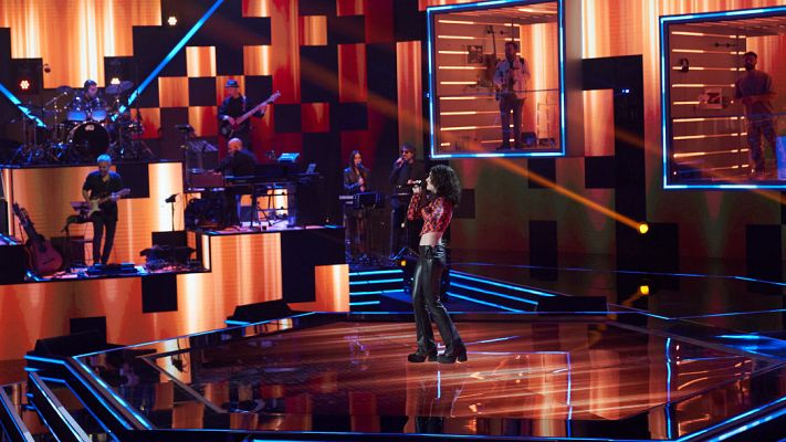 Cover Night - Lucía Moon defiende su cabina con "Killing me softly"