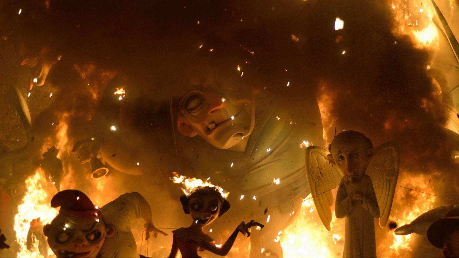 13 comisiones falleras acusan a un artista de estafa por cobrar el dinero y no hacer los monumentos - Ver ahora