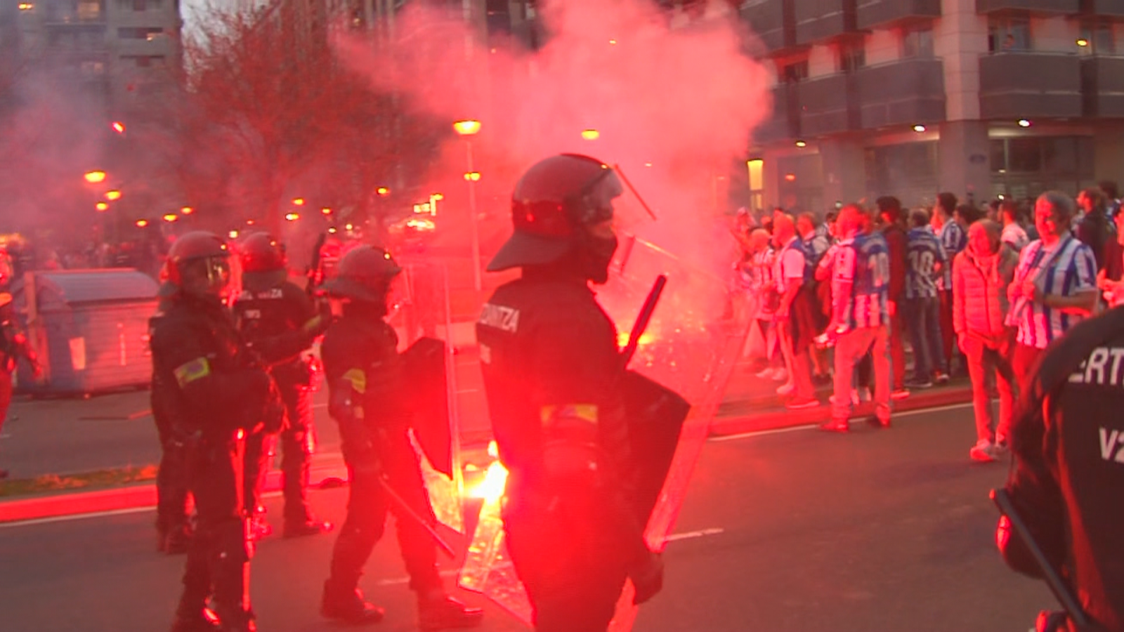 Pelea aficionados Real Sociedad y Ertzaintza