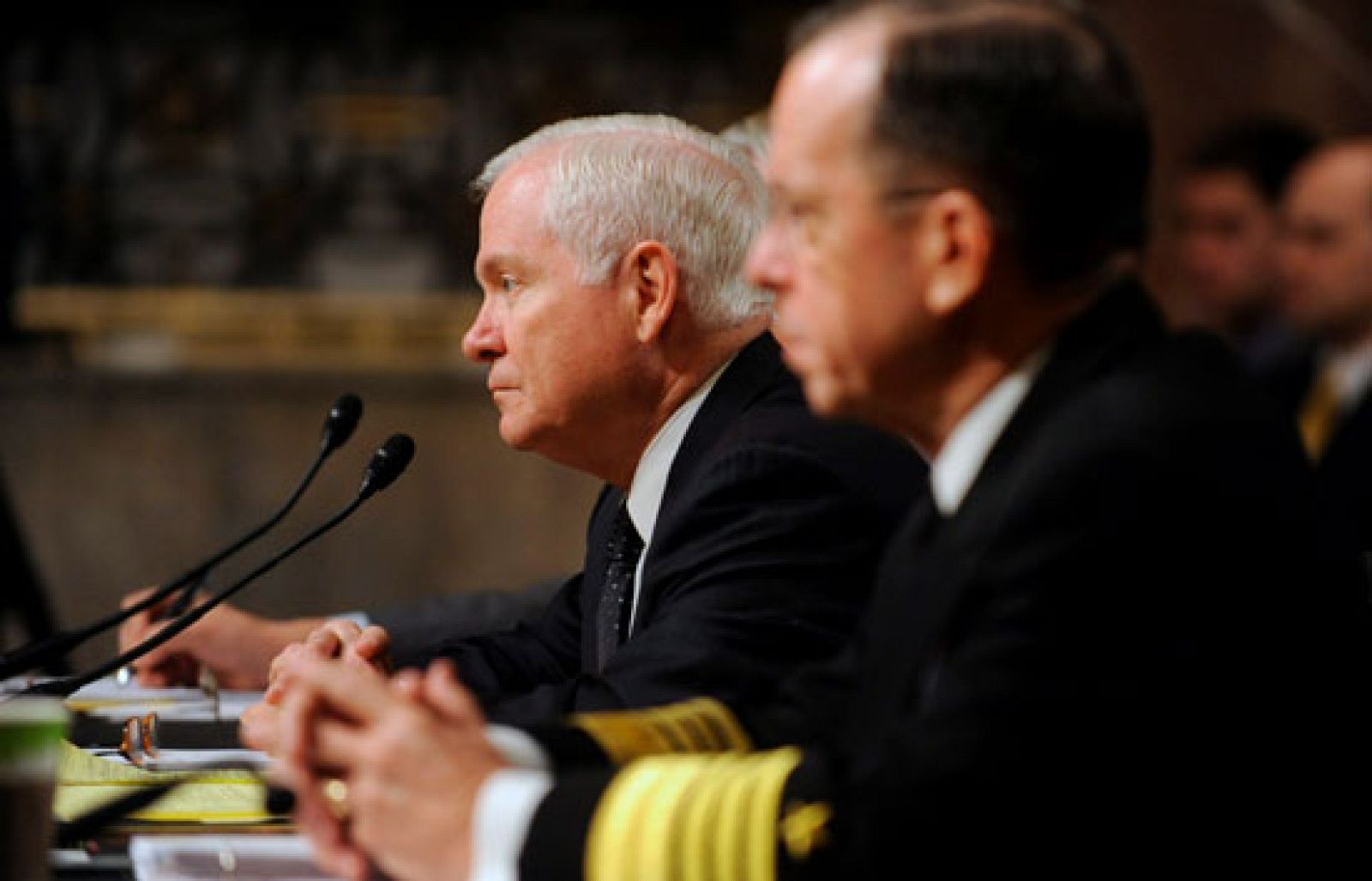 Robert Gates pide acabar con la Ley que impide servir en el Ejército a los homosexuales | Ver