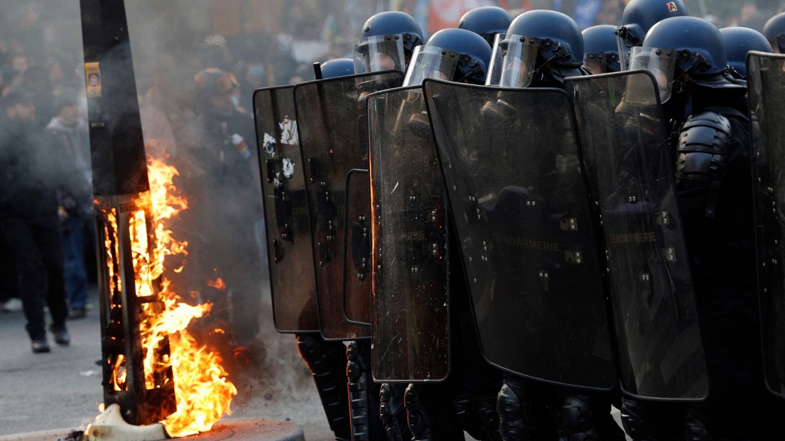 Disturbios en Francia contra la polémica reforma de las pensiones | Ver