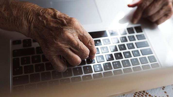 Telediario 1 - El reto de los trámites burocráticos 'online'