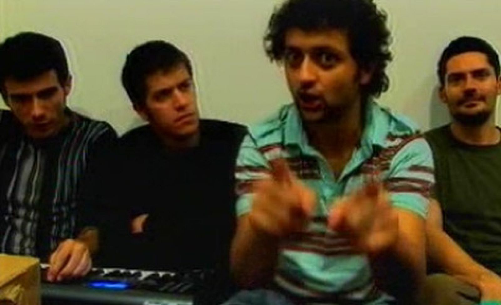 Amics de les Arts: Presenten el seu segon disc:Bed & Breakfast. Música en català.