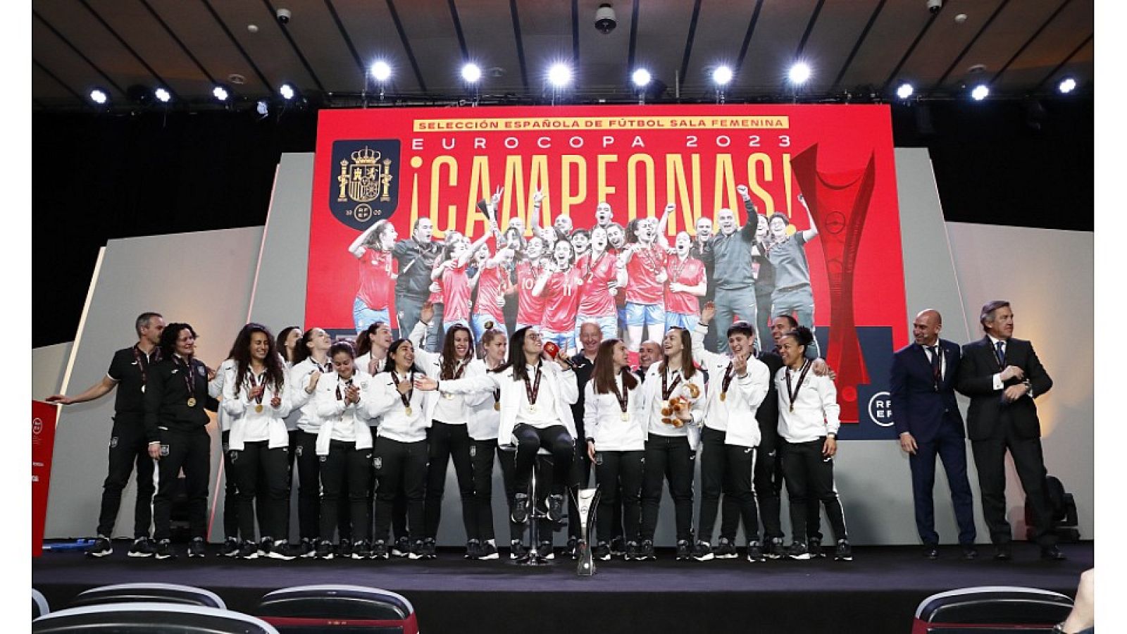 Homenaje de la RFEF a las campeonas de Europa de fútbol sala - Fútbol Sala | Ver