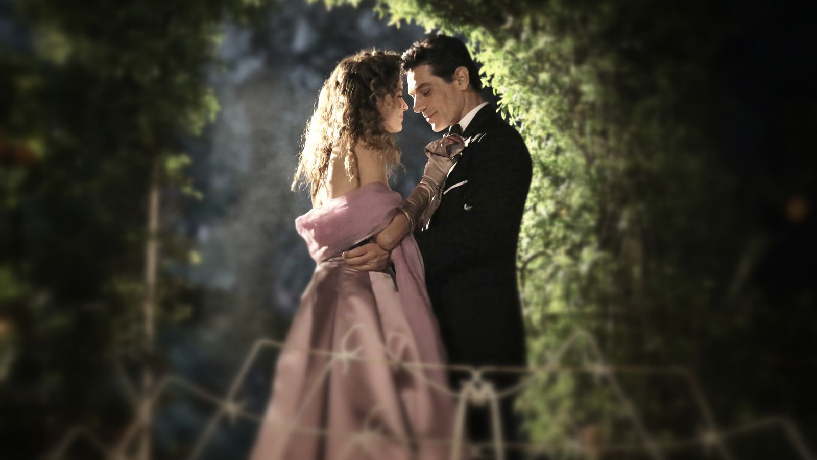 El paraíso de las señoras - Episodio 1: El verano en invierno - Ver ahora