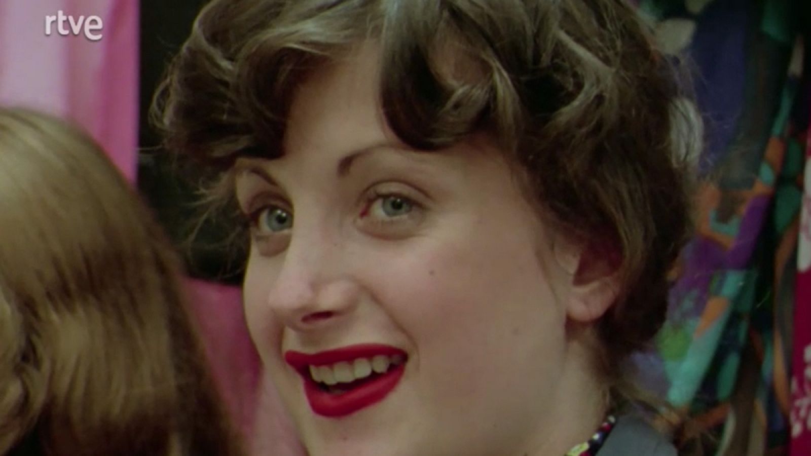 Cuentos y leyendas - Vestida de tul - Cuentos y leyendas | Ver