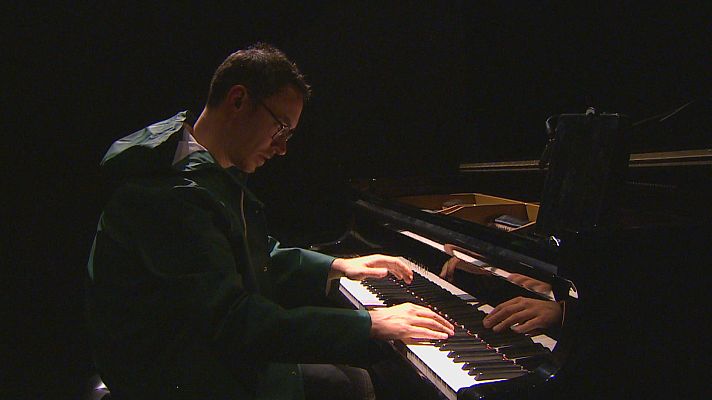 L'informatiu - Comunitat Valenciana - '14 dies', un espectacle sonor pensat per a les persones amb discapacitat auditiva