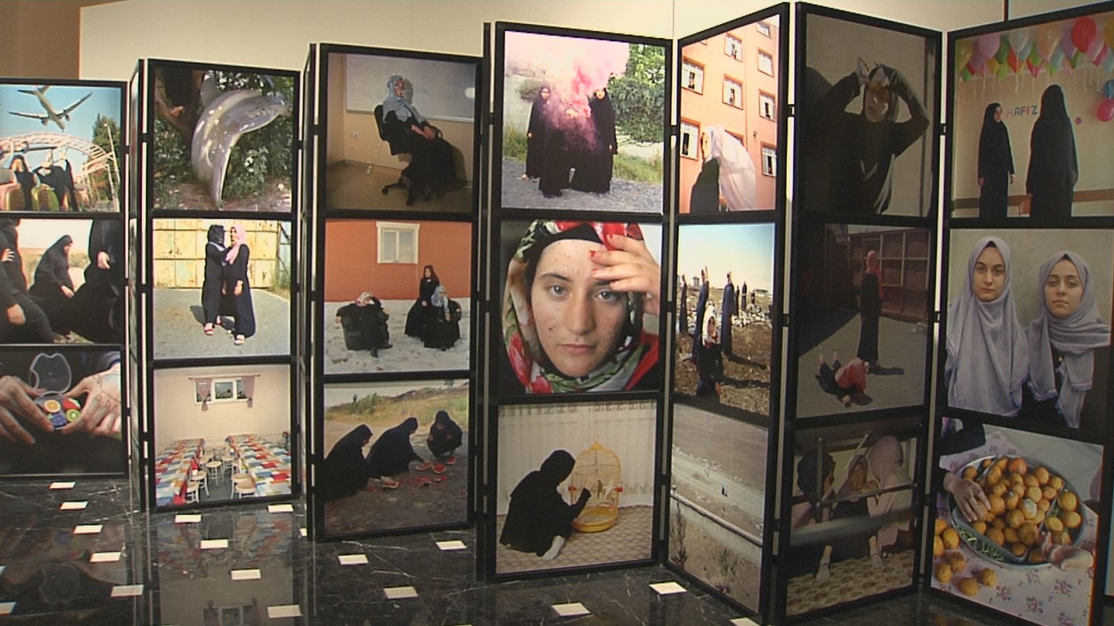 'Close Enough' es el retrato social de 12 fotógrafas de la agencia Magnum