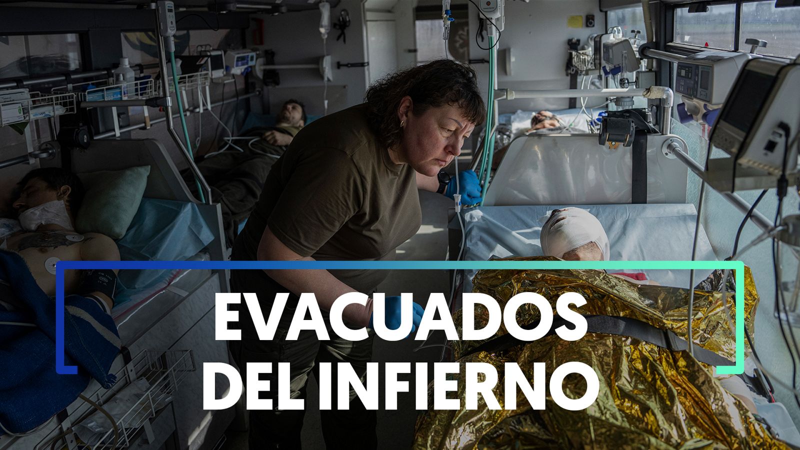 Un autobús medicalizado rescata a soldados heridos en el frente de batalla | RTVE