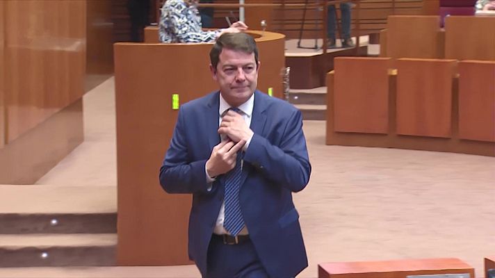 Telediario 1 - PSOE y Unidas Podemos cargan contra Mañueco por la "deleznable peineta" y él dice que fue un "gesto involuntario"