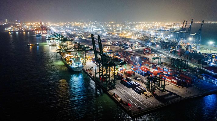 Telediario 1 - Tianjin, la salida al mar de Pekín y el puerto del futuro