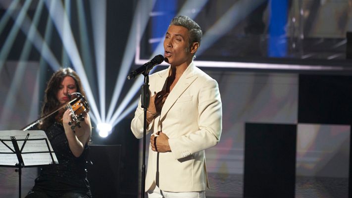 Cover Night - Pitingo interpreta "Ángel" sobre el escenario de Cover Night