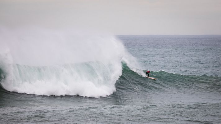 Surf - La Vaca Gigante regresa en la única competición de olas gigantes de 2023 en Europa
