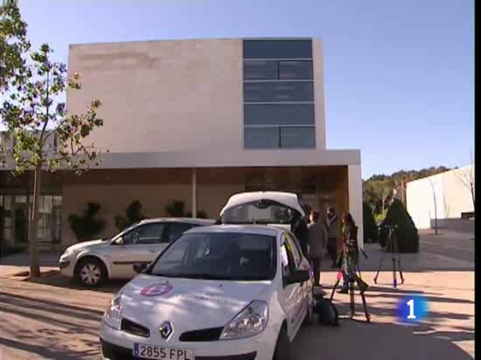 En Valencia, la Guardia Civil ha detenido al ex alcalde de la localidad de Montroy y a otras seis personas | Ver