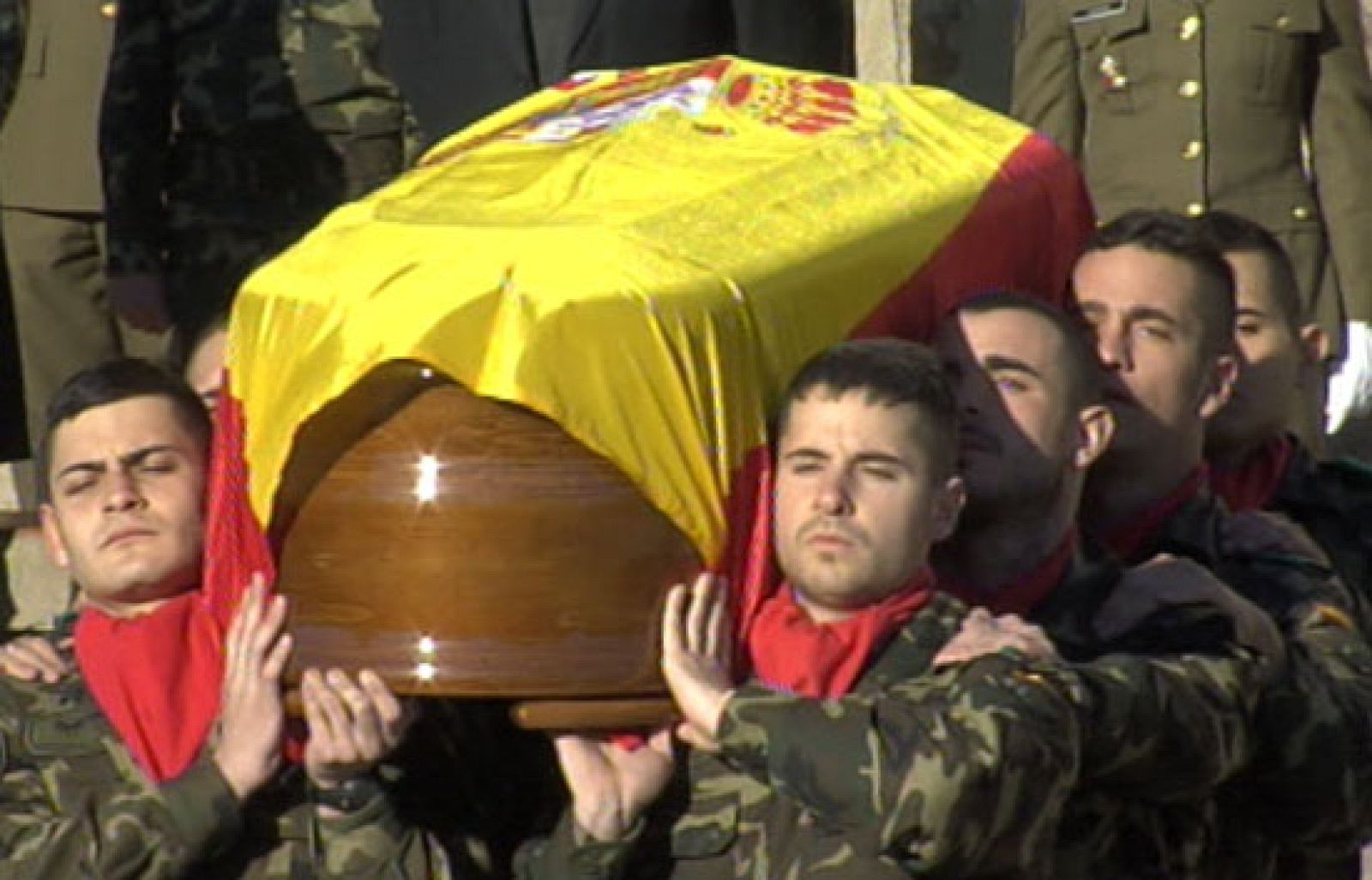 El cuartel del Bruc, en Barcelona, ha sido escenario hoy del funeral por el militar John Felipe Romero Meneses | Ver
