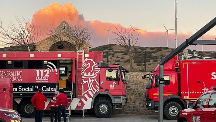 Informativo 24h - Los efectivos de emergencias logran contener el perímetro del incendio en Castellón