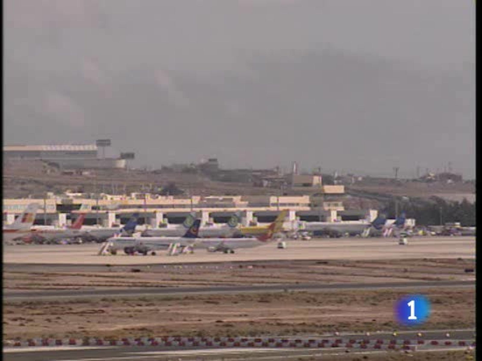 AENA da por rotas las negociaciones con los controladores aéreos | Ver