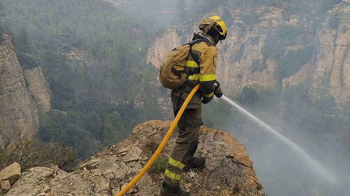 Informativo 24h - El fuerte viento y las altas temperaturas podrían complicar la extinción del incendio de Castellón