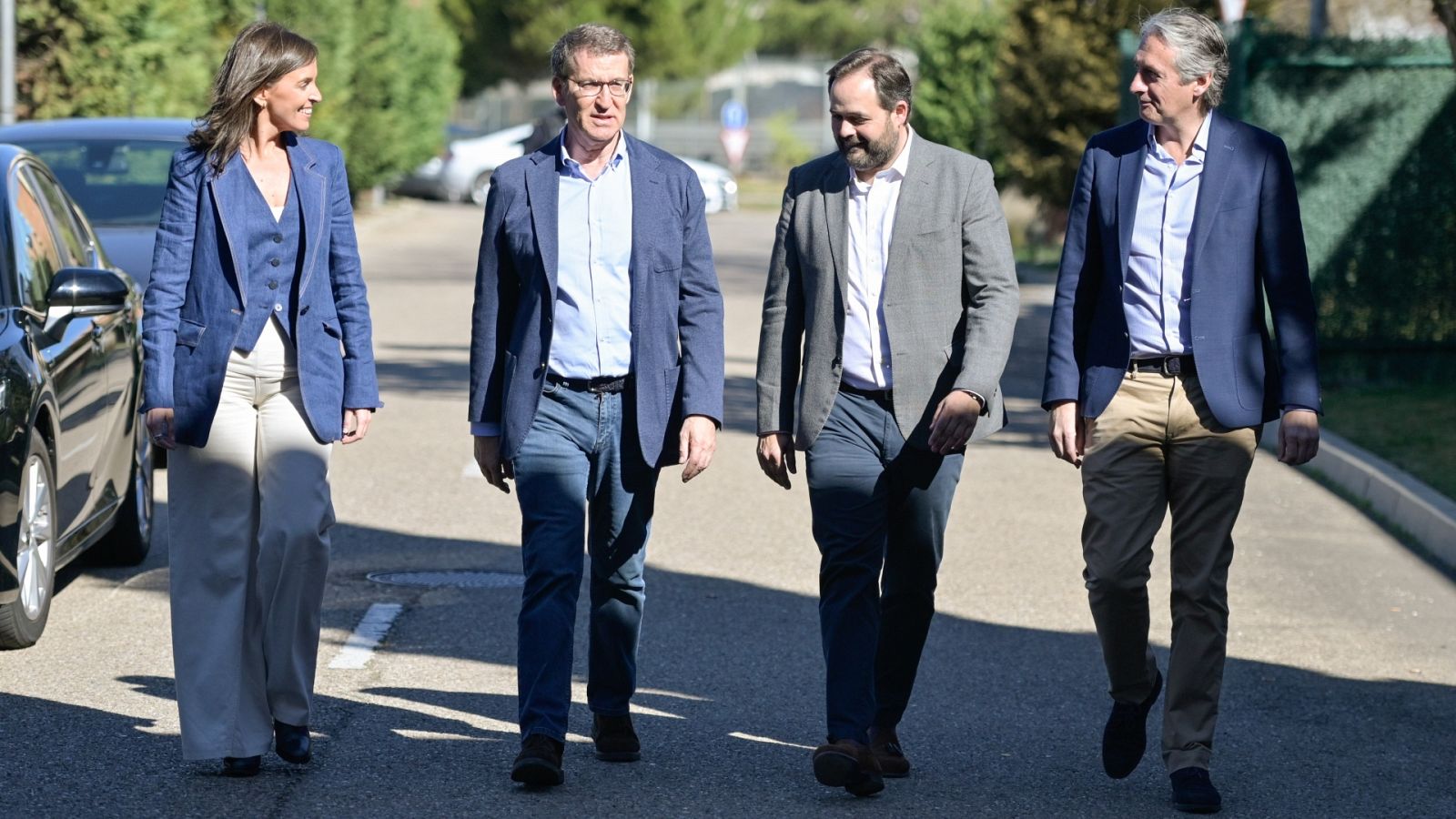 Feijóo denuncia una "pinza surrealista" contra el PP