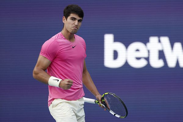 Telediario Matinal - Carlos Alcaraz, intratable, avanza a octavos