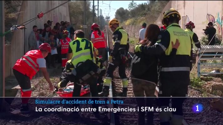 Informatiu Balear - Simulacre d'accident de tren a Petra