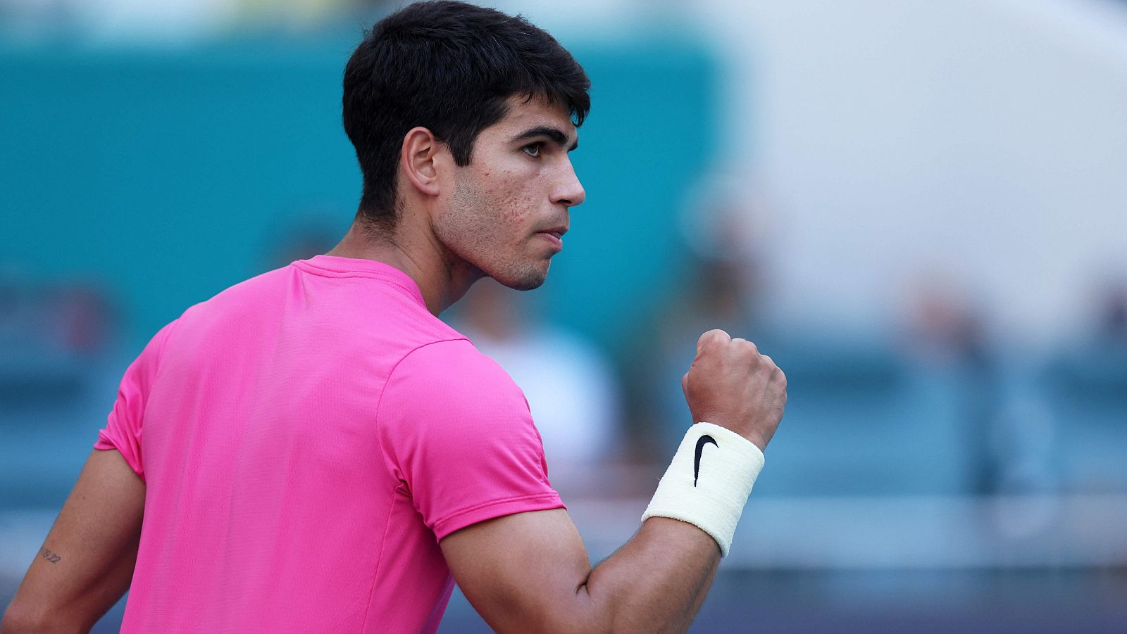 Tommy Paul se cruza en el camino de un Alcaraz idolatrado en Miami - ver ahora