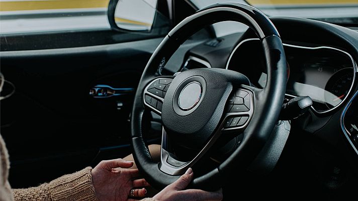 Telediario 1 - La Unión Europea plantea que los jóvenes de 17 años puedan sacarse el carnet de conducir