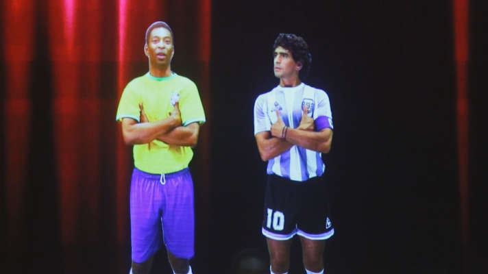 Fútbol - Recrean digitalmente a Pelé y Maradona para homenajear a Messi