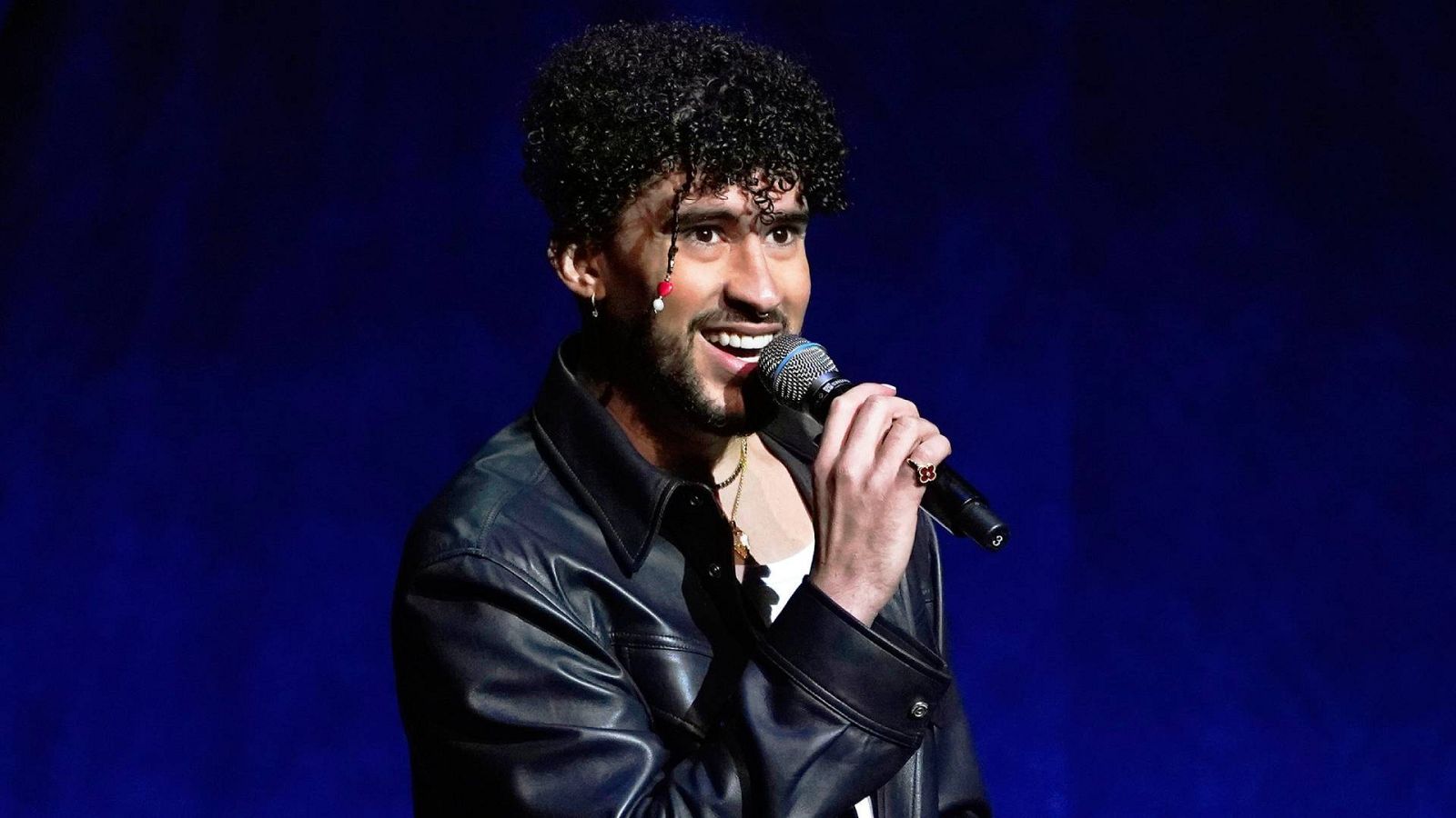 Bad Bunny, protagonista de la primera portada en español de la revista Time