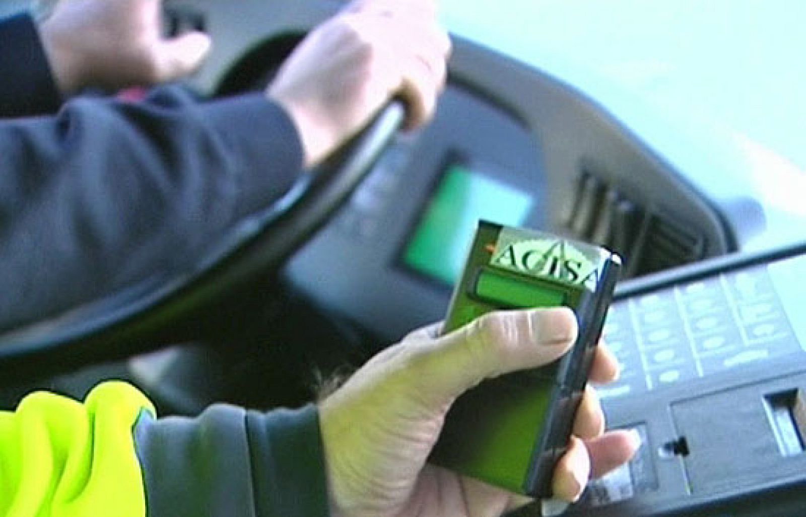Autobuses de Elche llevan un sistema que obliga a los semáforos a ponerse en verde cuando van a pasar - Ciencia y tecnología en Rtve.es | Ver