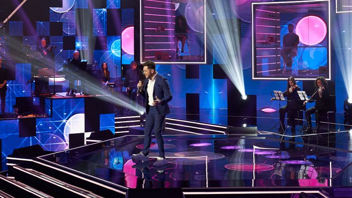 Cover Night - Félix Alberto nos canta la diferencia entre "Amar y Querer"