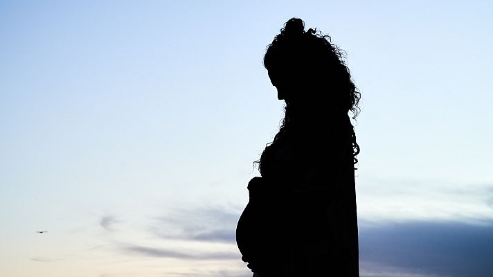 Telediario 1 - Gestación subrogada: el debate bioético