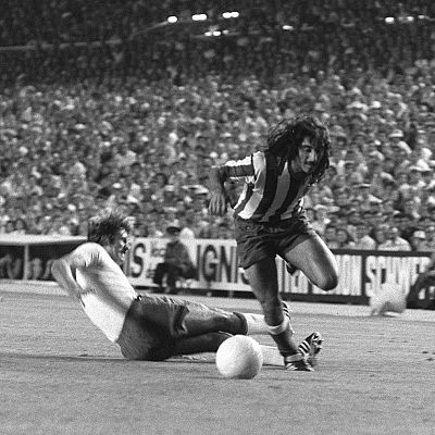 Conexión vintage - Y al besar la red un gol de Ayala. Capítulo 1