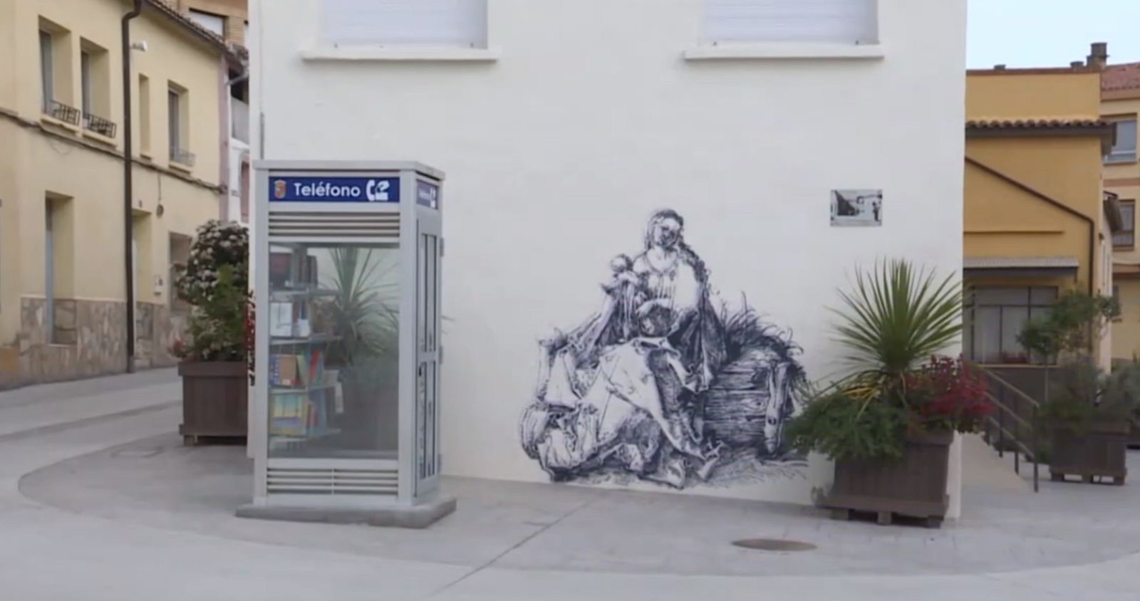 La 'bibliocabina', el particular nuevo espacio de lectura en Pradejón, La Rioja