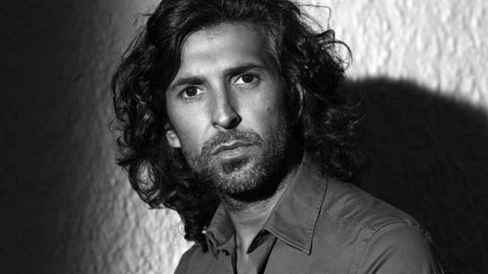 Telediario 1 - Arcángel se pone en la piel de otros artistas con su nuevo álbum 'Hereje'