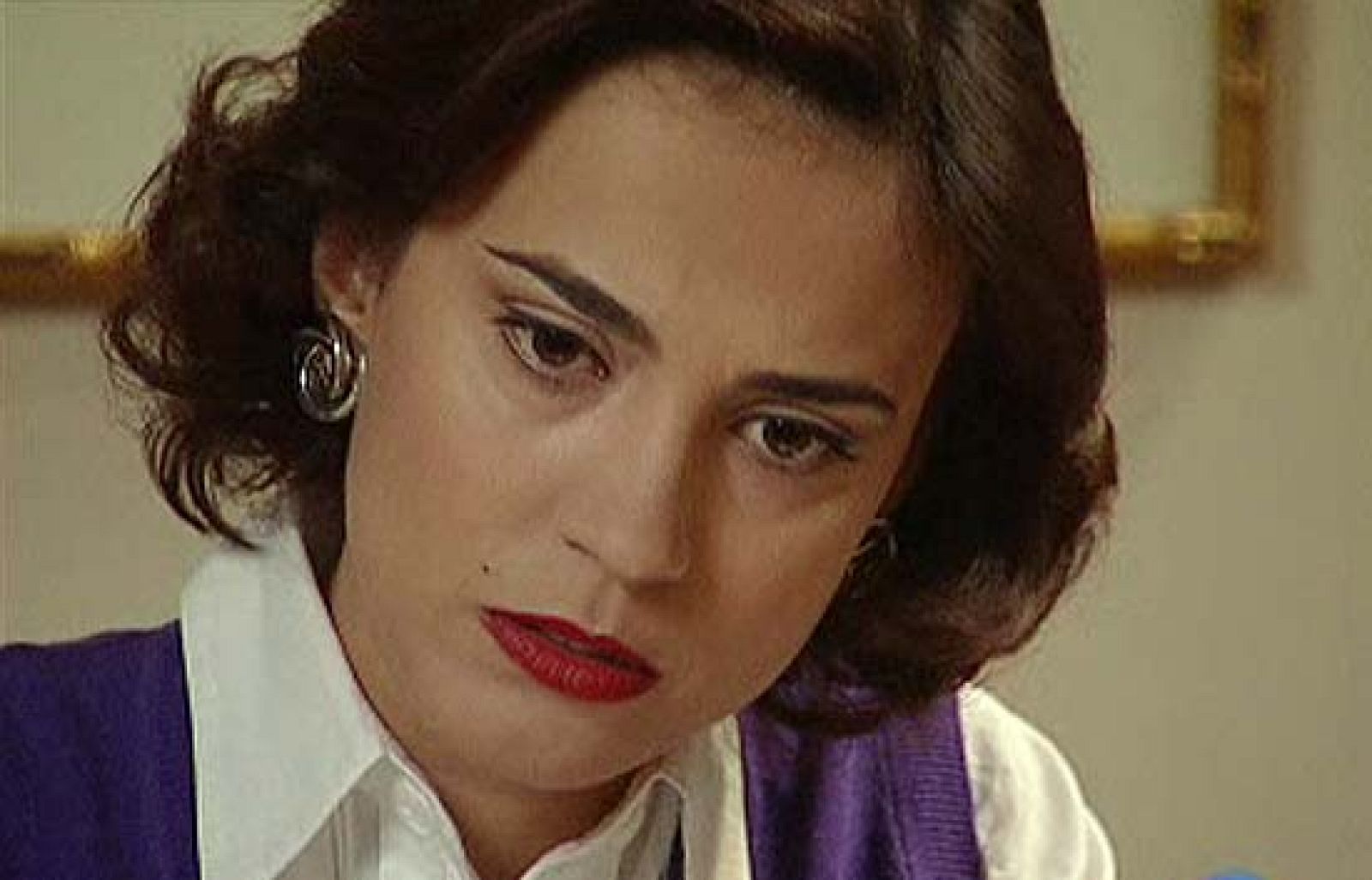 Amar - Cristina guarda sus sentimientos en un diario - Amar en tiempos revueltos | Ver