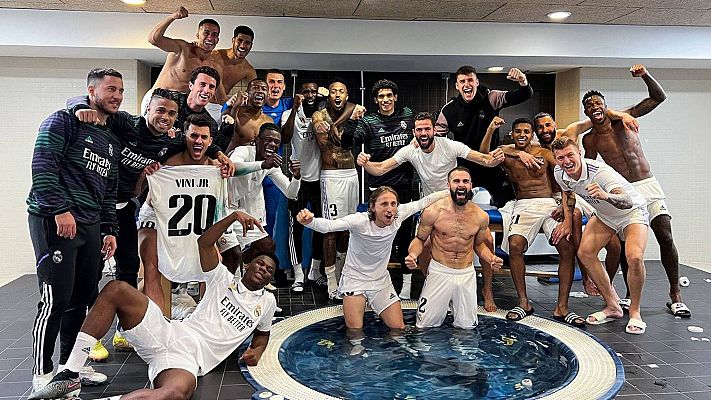 Fútbol - Así fue la fiesta del Real Madrid en el vestuario del Camp Nou