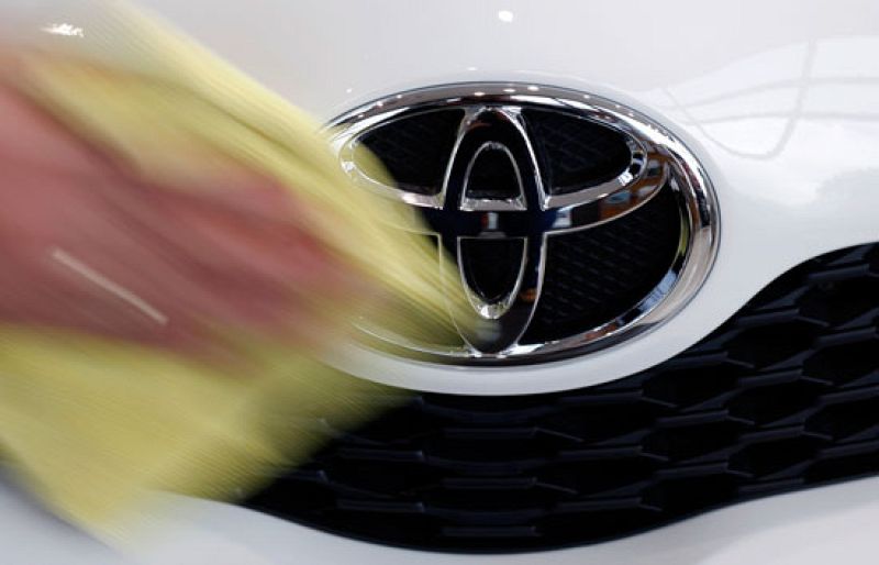 A Toyota le crecen los problemas