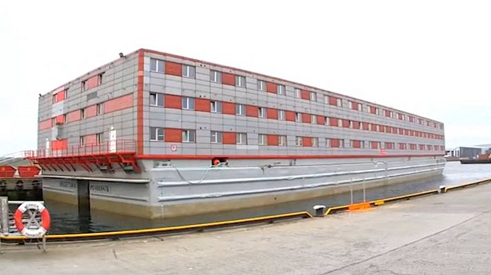 La tarde en 24h - El gobierno británico pretende alojar en un barco a los migrantes que lleguen de forma ilegal a sus costas