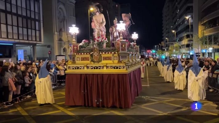 L'Informatiu - Milers de persones a les processons