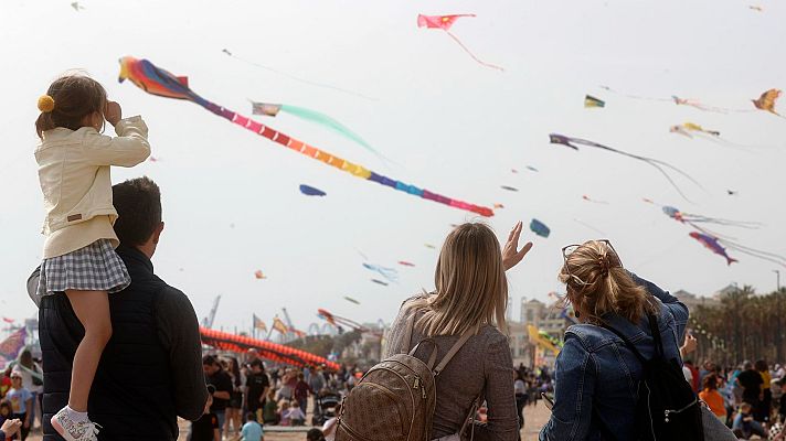 L'informatiu - Comunitat Valenciana - El Festival de cometas vuelve a celebrarse tres años después