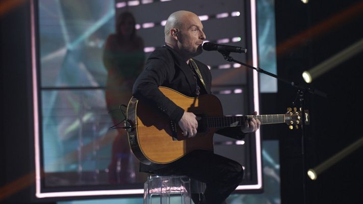 Cover Night - Manu Valiana hace suyo el 'All around the world'