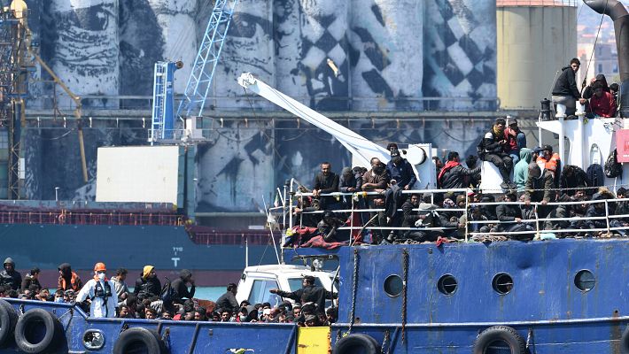 Telediario 2 - Italia decreta el estado de emergencia nacional migratoria