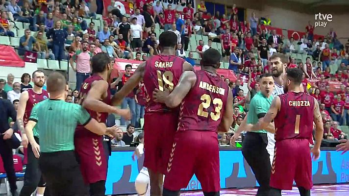 Baloncesto en RTVE - Unicaja logra el billete a la Final Four de la Champions League con tangana incluida al final del partido